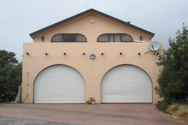 Photo of property in 8 Messenger Terrace, Oakura, 4314