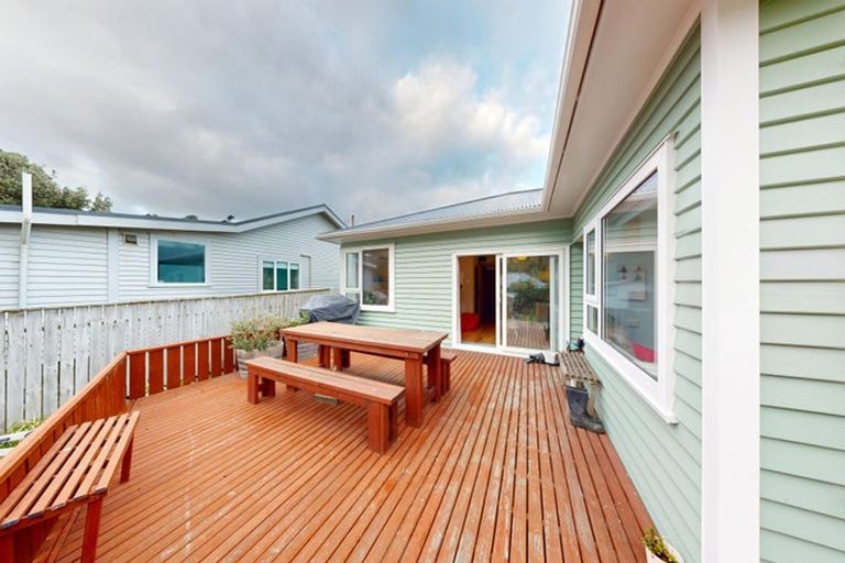 Photo of property in 11 Happy Valley Road, Owhiro Bay, Wellington, 6023