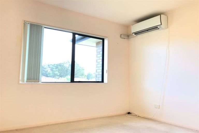 Photo of property in 11 Claywest Place, Glen Eden, Auckland, 0602