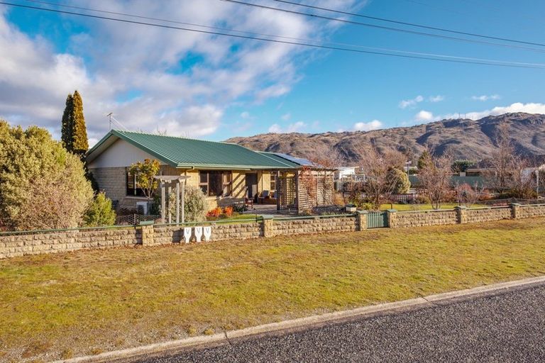 Photo of property in 77 Hazlett Street, Clyde, 9330