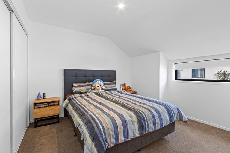 Photo of property in 2/45 Division Street, Riccarton, Christchurch, 8041