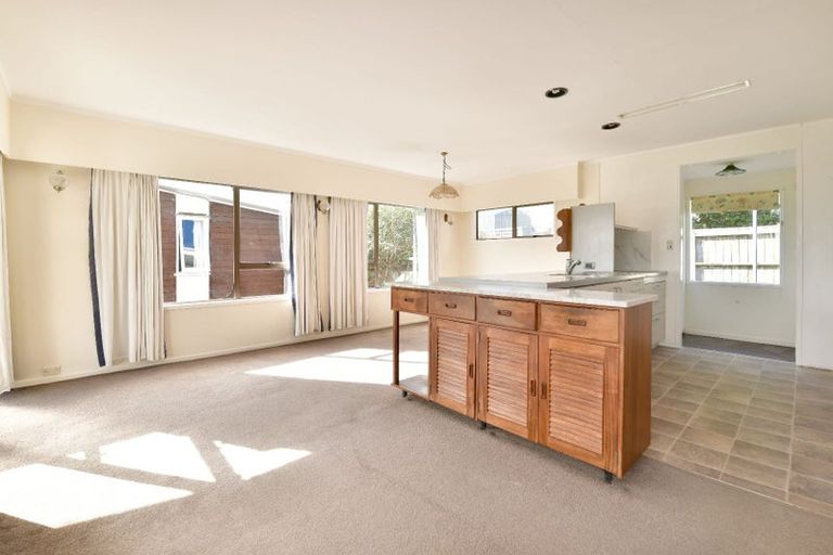 Photo of property in 63 Tindalls Bay Road, Tindalls Beach, Whangaparaoa, 0930