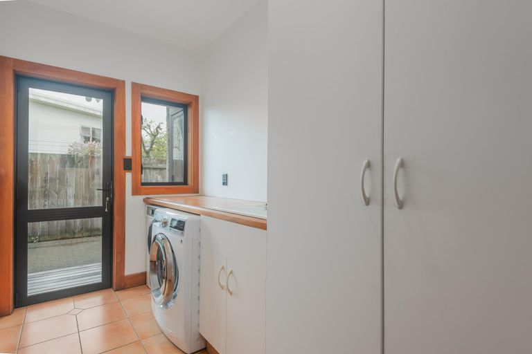 Photo of property in 18 Durham Crescent, Palmerston North, 4414