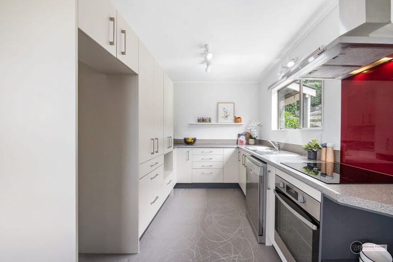 Photo of property in 47 Pokohiwi Road, Normandale, Lower Hutt, 5010