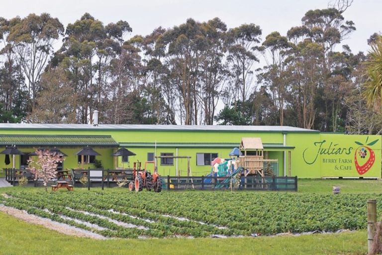 Photo of property in 12 Huna Road, Coastlands, Whakatane, 3191