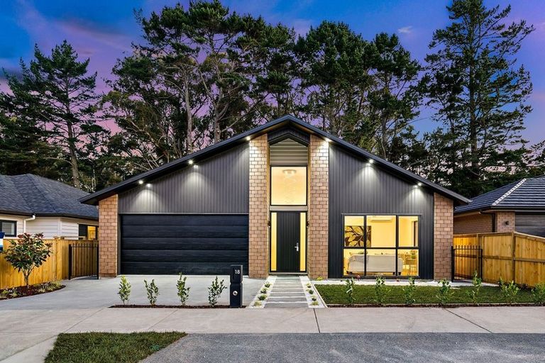 Photo of property in 18 Konoba Avenue, Kumeu, 0810