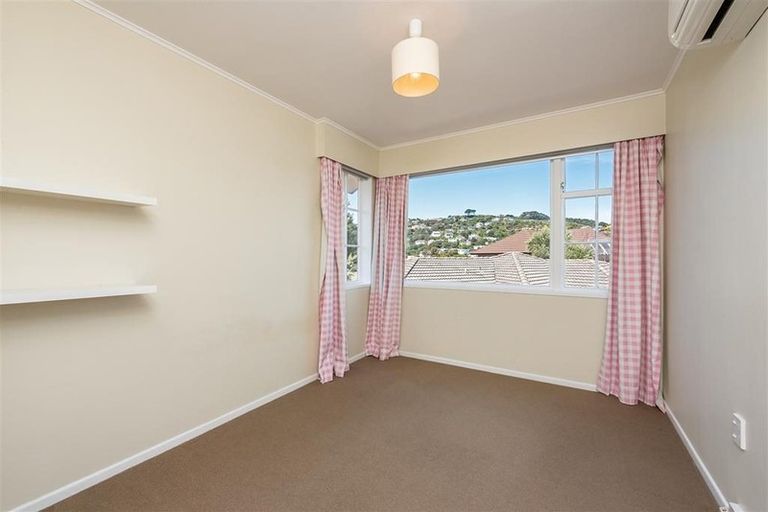 Photo of property in 15 Westview Grove, Miramar, Wellington, 6022