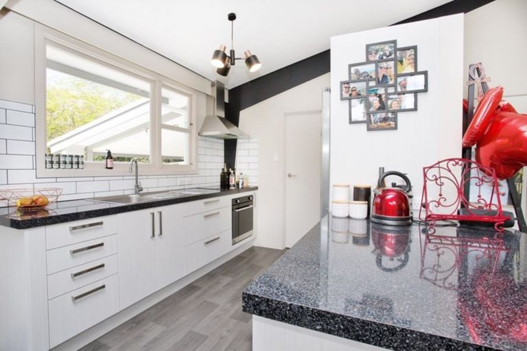 Photo of property in 15 Rakiura Parade, Otatara, Invercargill, 9879