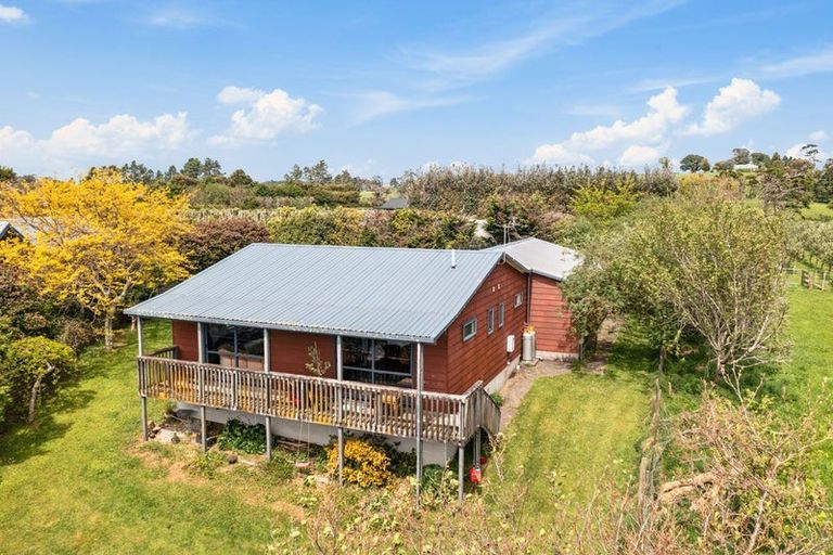 Photo of property in 14 Arthur Road, Paraite, New Plymouth, 4373