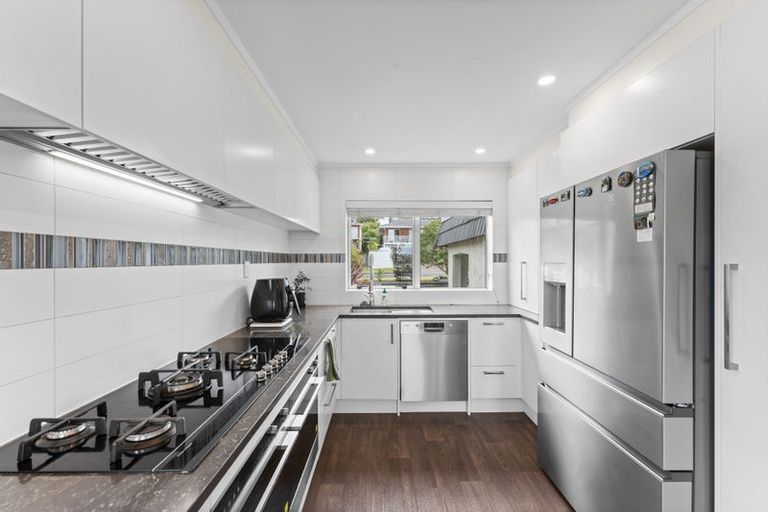 Photo of property in 5 Stapleford Crescent, Browns Bay, Auckland, 0630