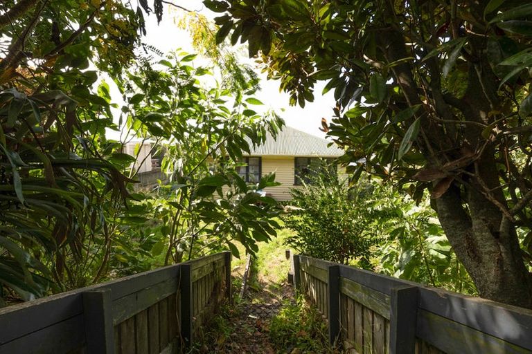 Photo of property in 77 Mould Street, Waitara, 4320