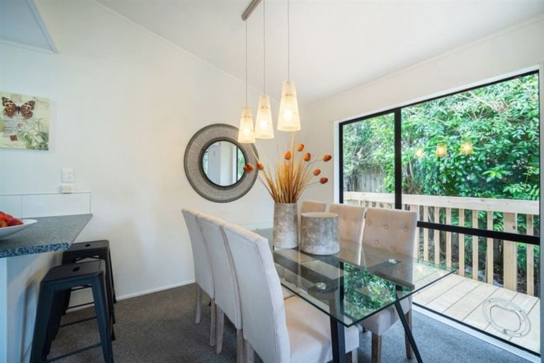 Photo of property in 2/9a Kitewao Street, Northcote, Auckland, 0627