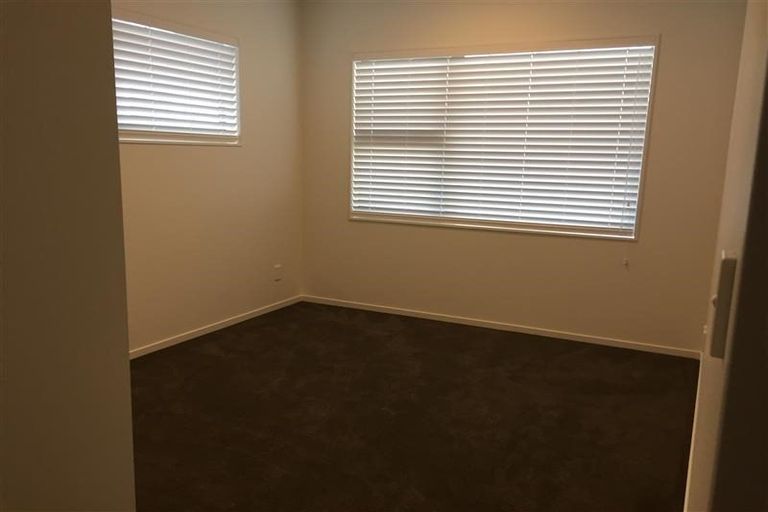 Photo of property in 29 Syd Grant Crescent, Orewa, 0931