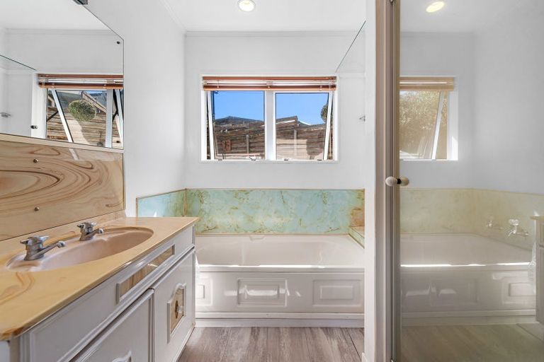 Photo of property in 53 Grand Vue Road, Kawaha Point, Rotorua, 3010