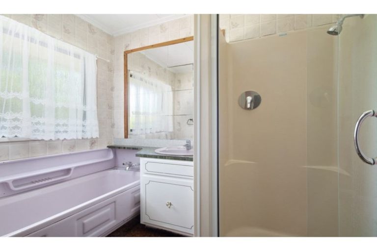 Photo of property in 3 Heron Place, Waiuku, 2123