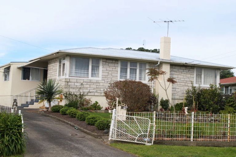 Photo of property in 12 Sutton Avenue, Mangere East, Auckland, 2024