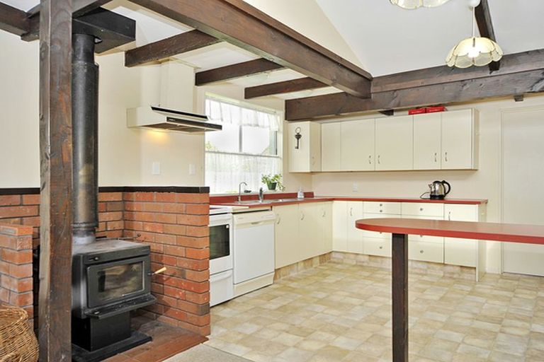 Photo of property in 3 Walnut Grove, Kelvin Grove, Palmerston North, 4414