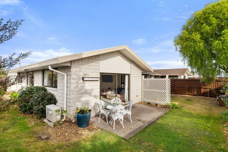 Photo of property in 2/116 Reynolds Avenue, Bishopdale, Christchurch, 8053