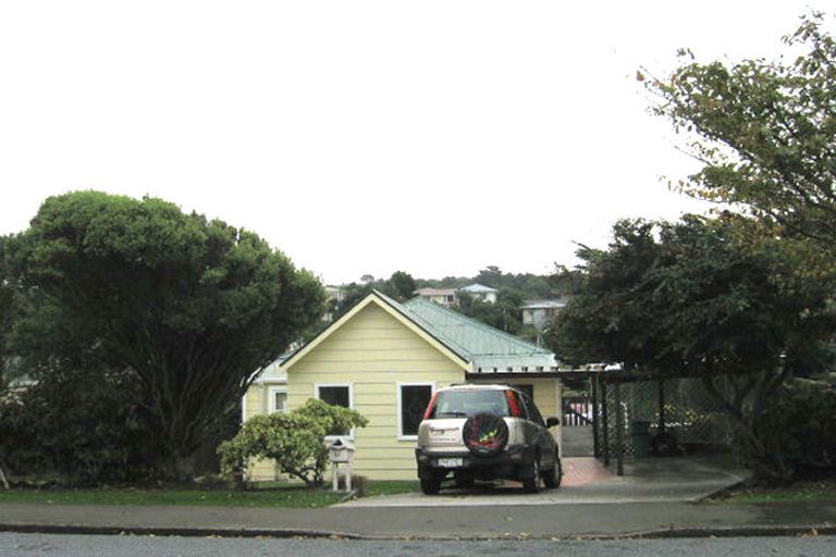 Photo of property in 27 Oswald Crescent, Paparangi, Wellington, 6037