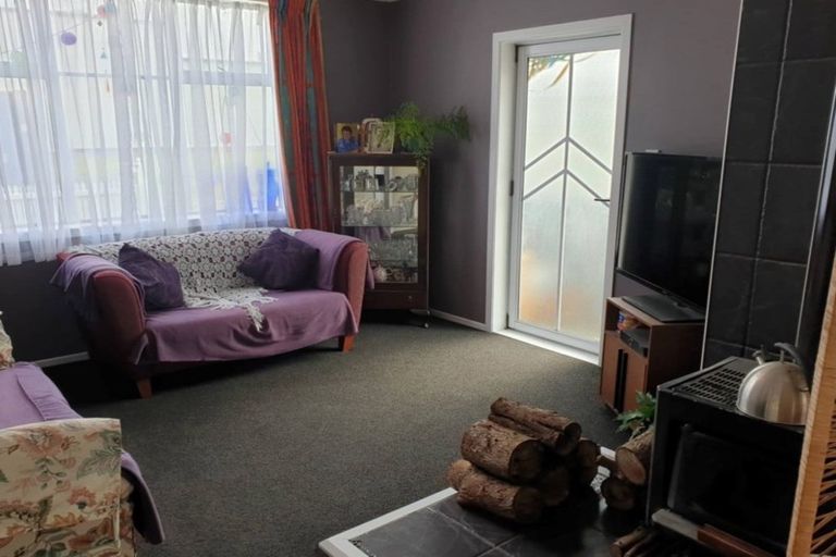 Photo of property in 80 Railway Street, Eltham, 4322