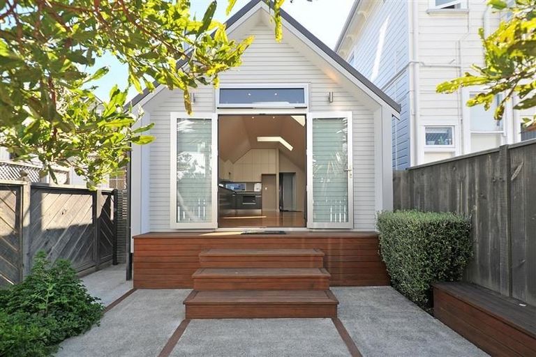 Photo of property in 63 Brougham Street, Mount Victoria, Wellington, 6011