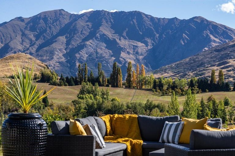 Photo of property in 86 Mountain View Road, Dalefield, Queenstown, 9371