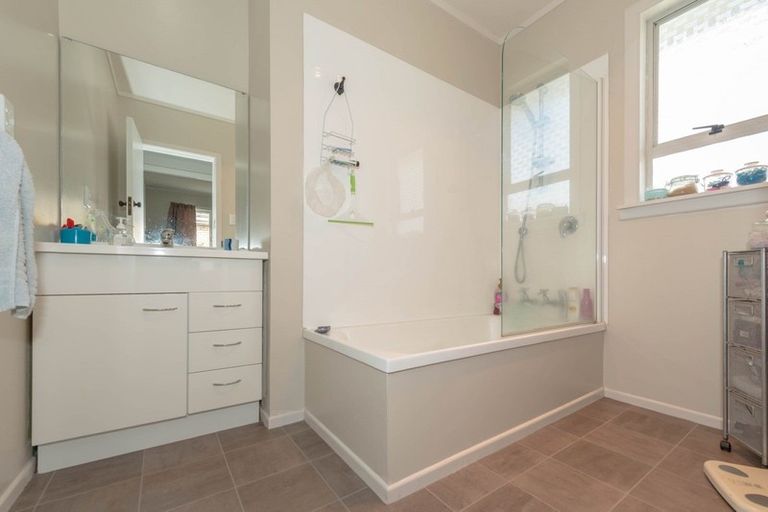 Photo of property in 26 Oxford Street, Fairfield, Hamilton, 3214