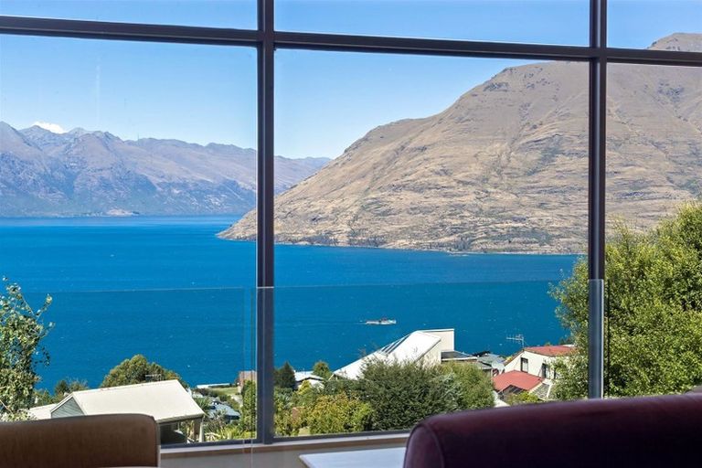 Photo of property in 3 Caples Place, Fernhill, Queenstown, 9300