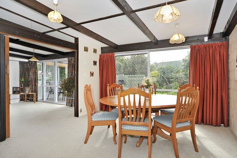 Photo of property in 3 Walnut Grove, Kelvin Grove, Palmerston North, 4414