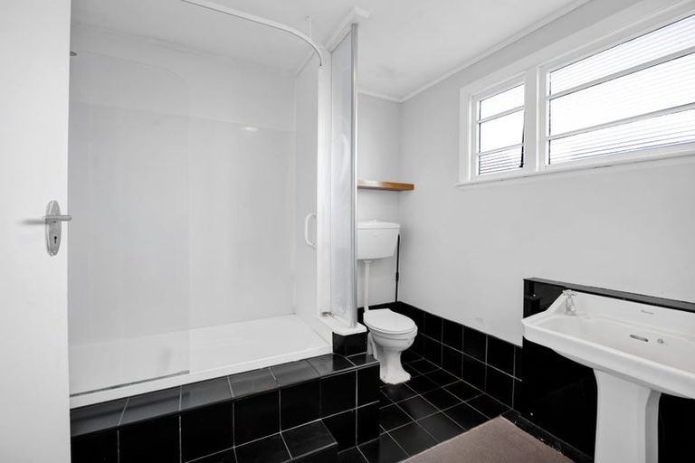 Photo of property in 14 Dives Avenue, Hawera, 4610