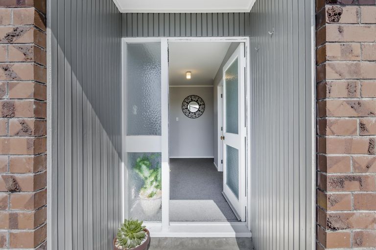 Photo of property in 1/12 Lydford Place, Glendene, Auckland, 0602