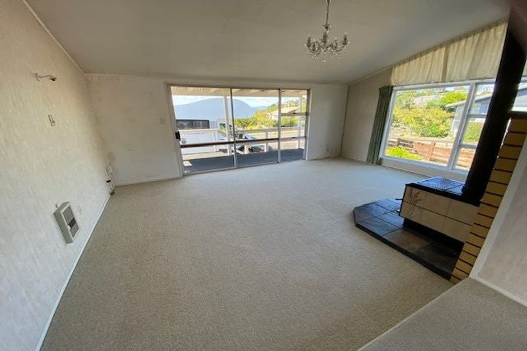 Photo of property in 17 Kinder Street, Acacia Bay, Taupo, 3330