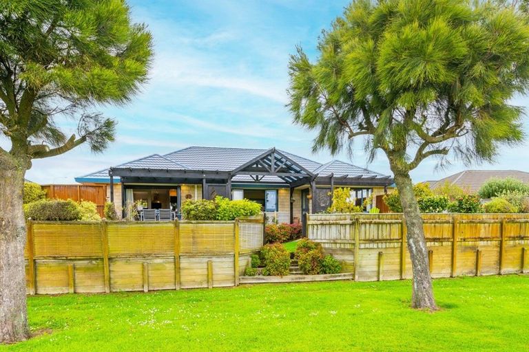 Photo of property in 54 Realm Drive, Paraparaumu, 5032