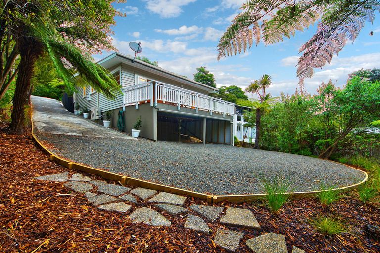 Photo of property in 95 Takahe Road, Titirangi, Auckland, 0604