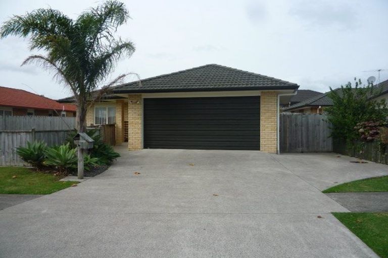 Photo of property in 2 Carisbrook Crescent, Papakura, 2110