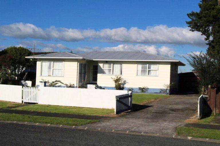 Photo of property in 3 Tiari Place, Mangere East, Auckland, 2024