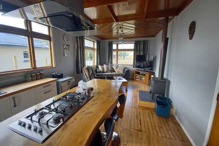 Photo of property in 19 Main Road, Tuatapere, 9620