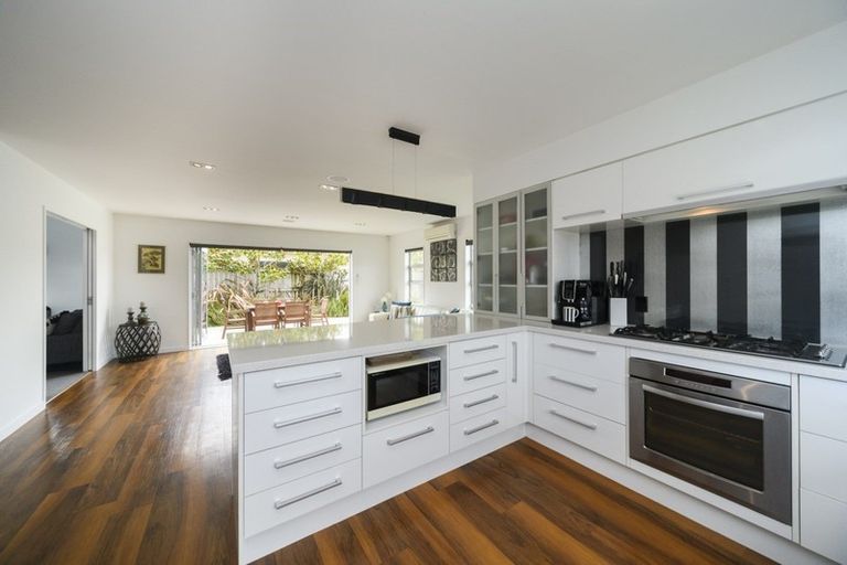 Photo of property in 2 Chestnut Close, Kelvin Grove, Palmerston North, 4414