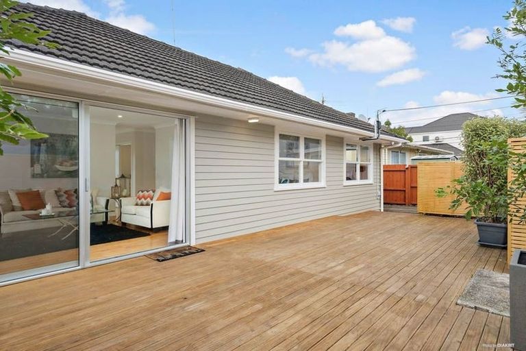 Photo of property in 14 Ocean View Road, Northcote, Auckland, 0627
