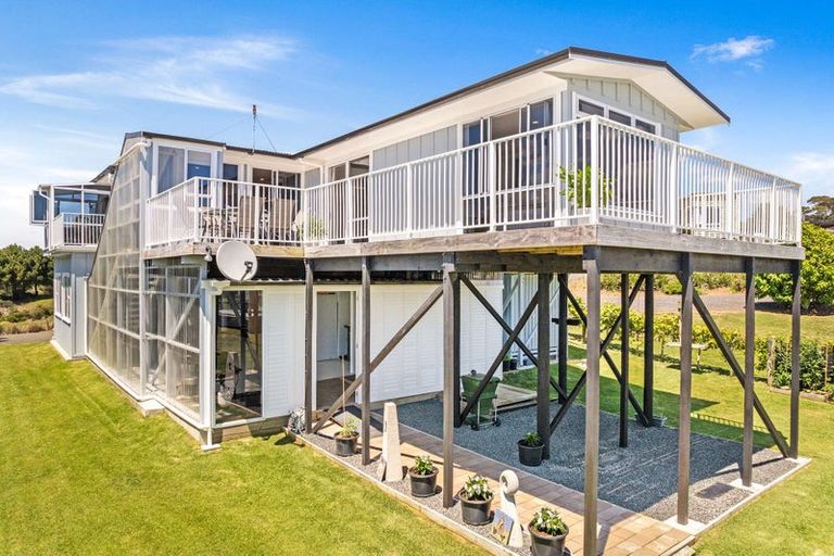 Photo of property in 499 Grahams Beach Road, Manukau Heads, Waiuku, 2684