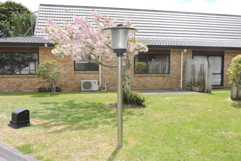 Photo of property in Redwood Village, 28/42 Main Road, Tawa, Wellington, 5028