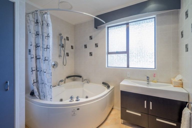 Photo of property in 531 Kawiu Road, Levin, 5572