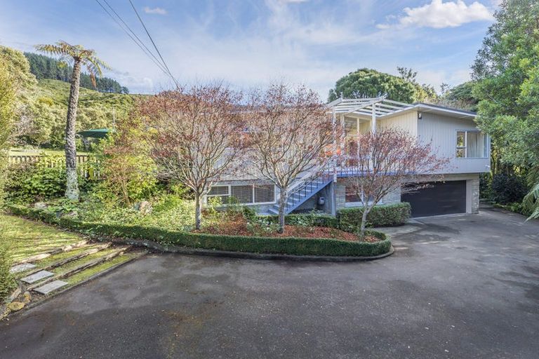Photo of property in 100 Larsen Crescent, Tawa, Wellington, 5028