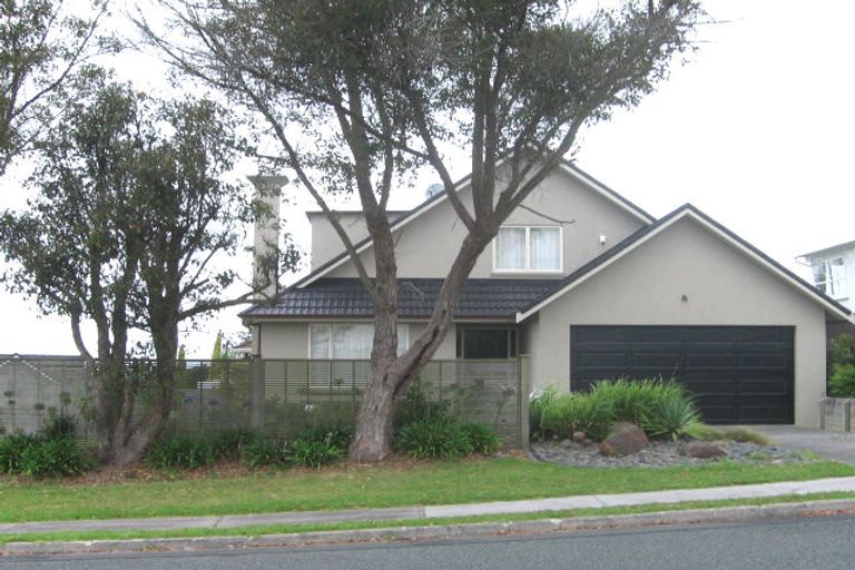 Photo of property in 2/114 Ocean View Road, Northcote, Auckland, 0627