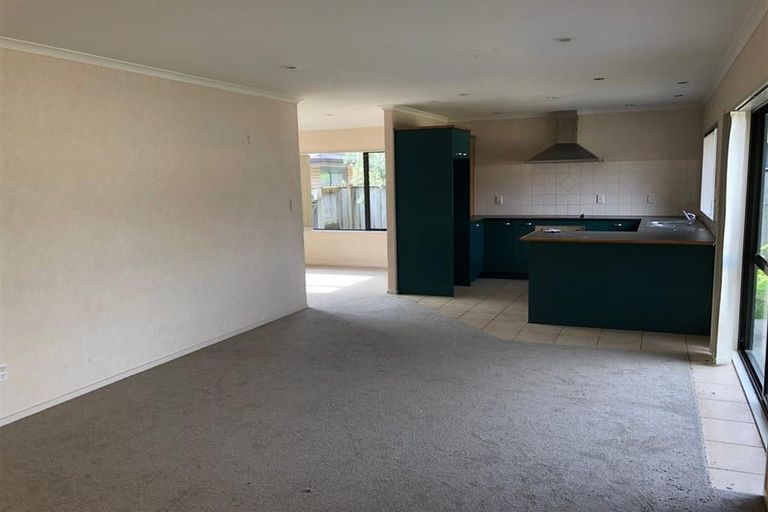 Photo of property in 16 Erne Crescent, East Tamaki, Auckland, 2016