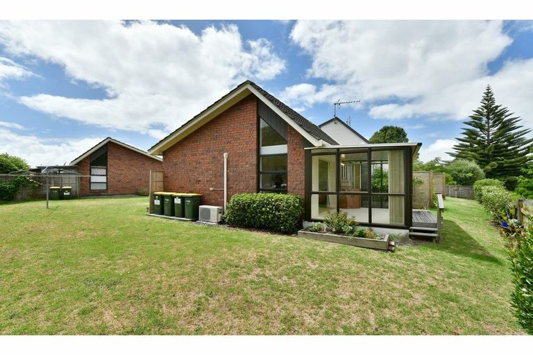 Photo of property in 8 Bellbird Place, Orewa, 0931