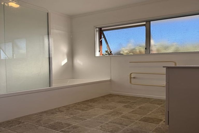 Photo of property in 2/56 Marriott Road, Pakuranga, Auckland, 2010