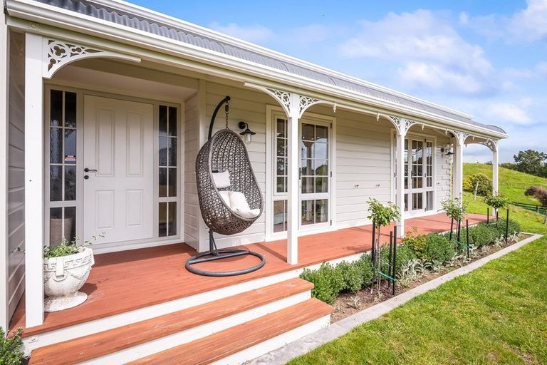Photo of property in 191 Pukenamu Road, Te Horo, Otaki, 5581