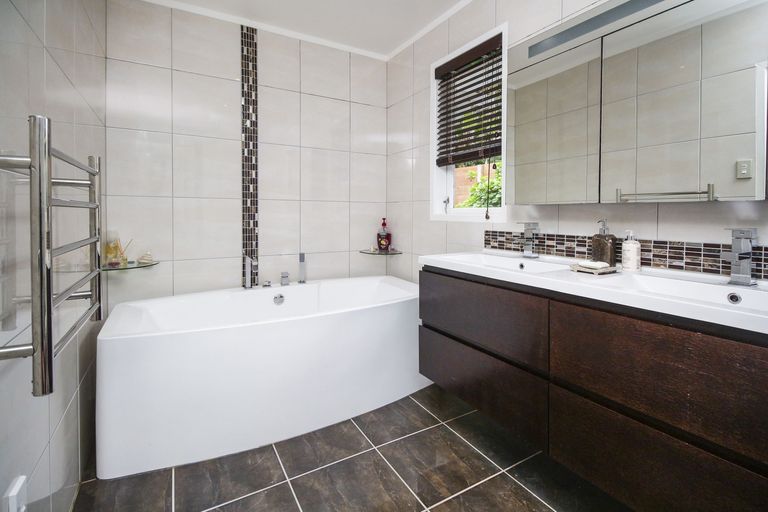 Photo of property in 40 Waima Crescent, Titirangi, Auckland, 0604