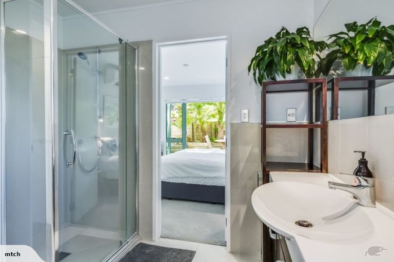 Photo of property in 1/39 Seaton Road, Murrays Bay, Auckland, 0630